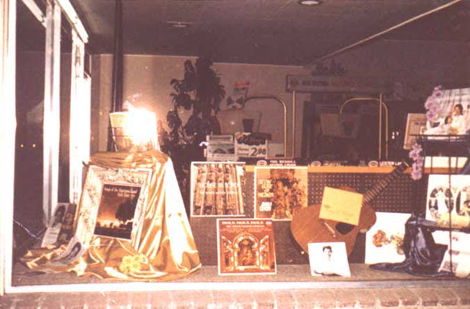 shop window displaying records by Salli Terri and the Roger Wagner Chorale, 1958